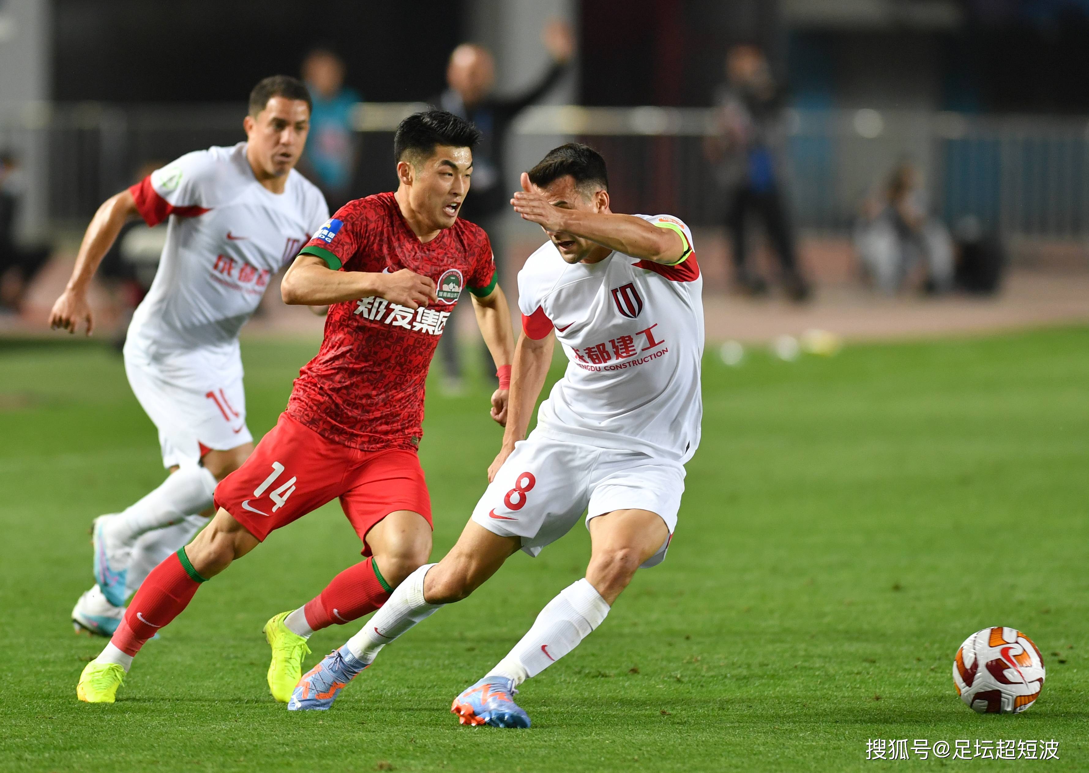 登山靴的选 登山靴的选