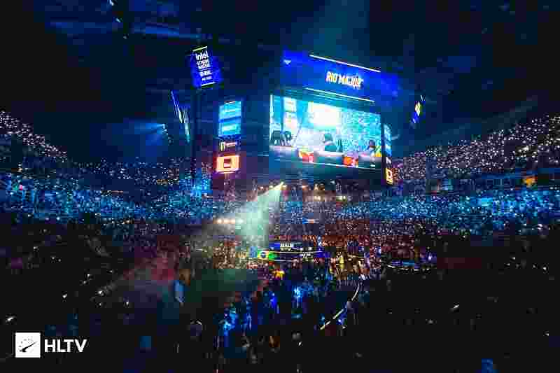 在与其他球 在与其他球