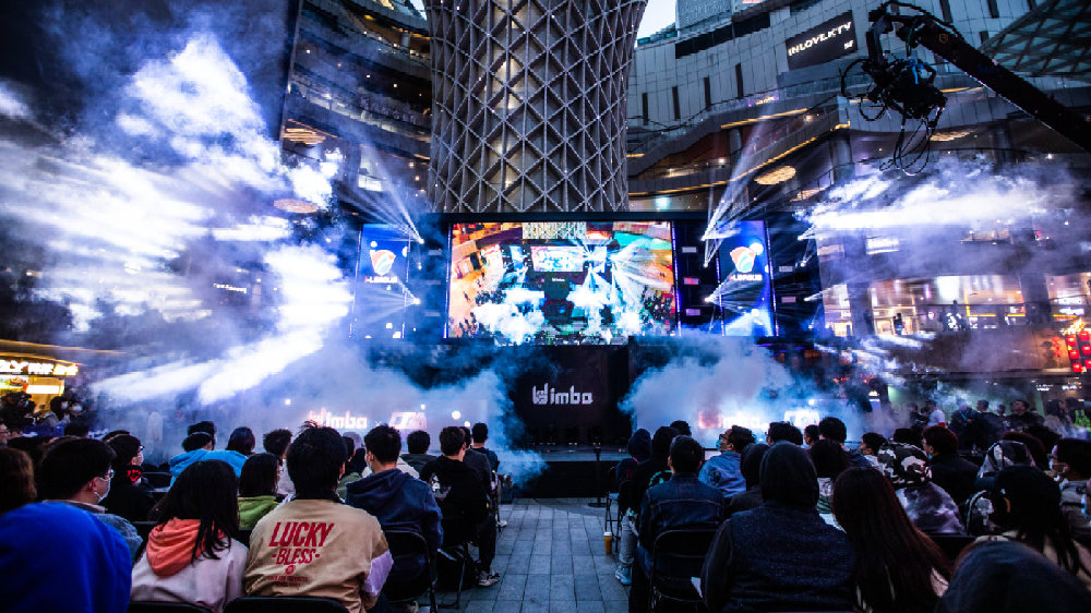 其成功的背 其成功的背